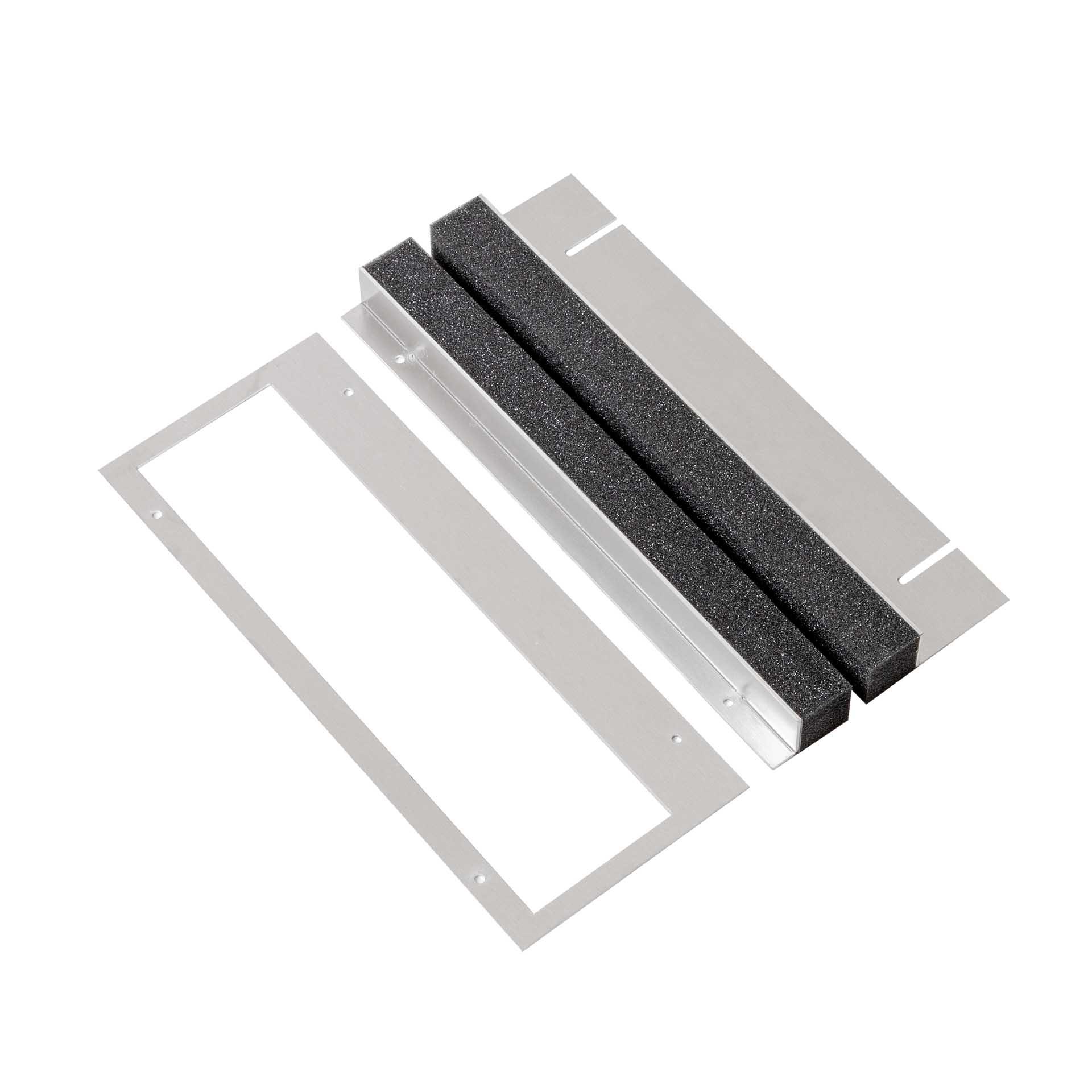 Kabeleinführung Typ B 333mm breit, Winkel vorne 15x30x2mm / hinten 60x30x2mm / Schlitz 310x101mm