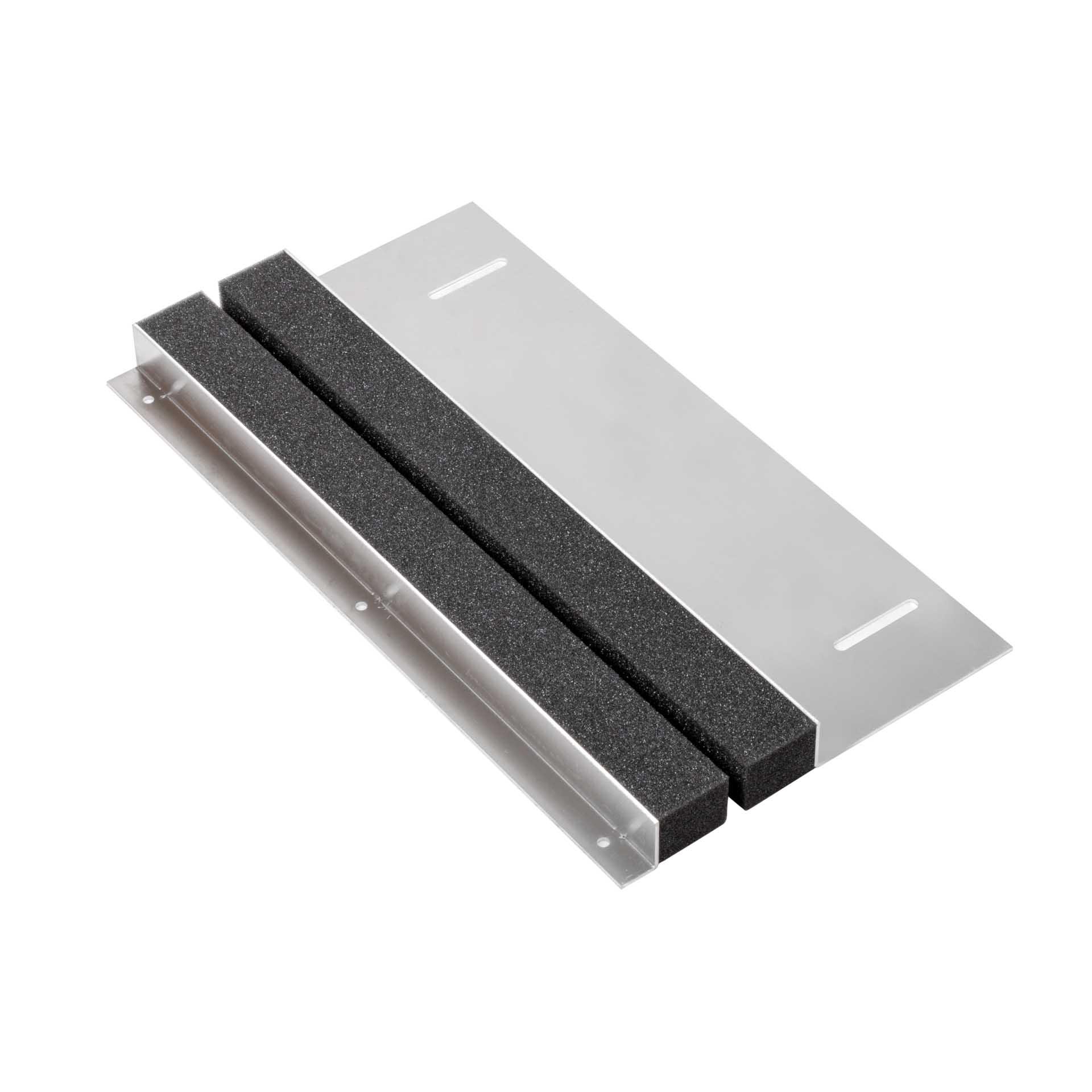 Kabeleinführung Standard 420mm breit, Winkel vorne 20x30x2mm / hinten 120x30x2mm